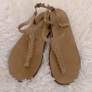 NWOT Rain T strap sandals